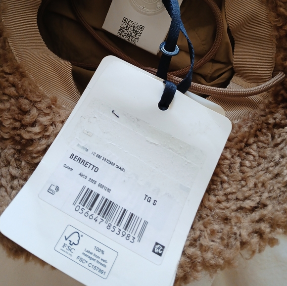 Moncler faux shearjng camel color hat with logo and neck ties - Picture 9 of 9